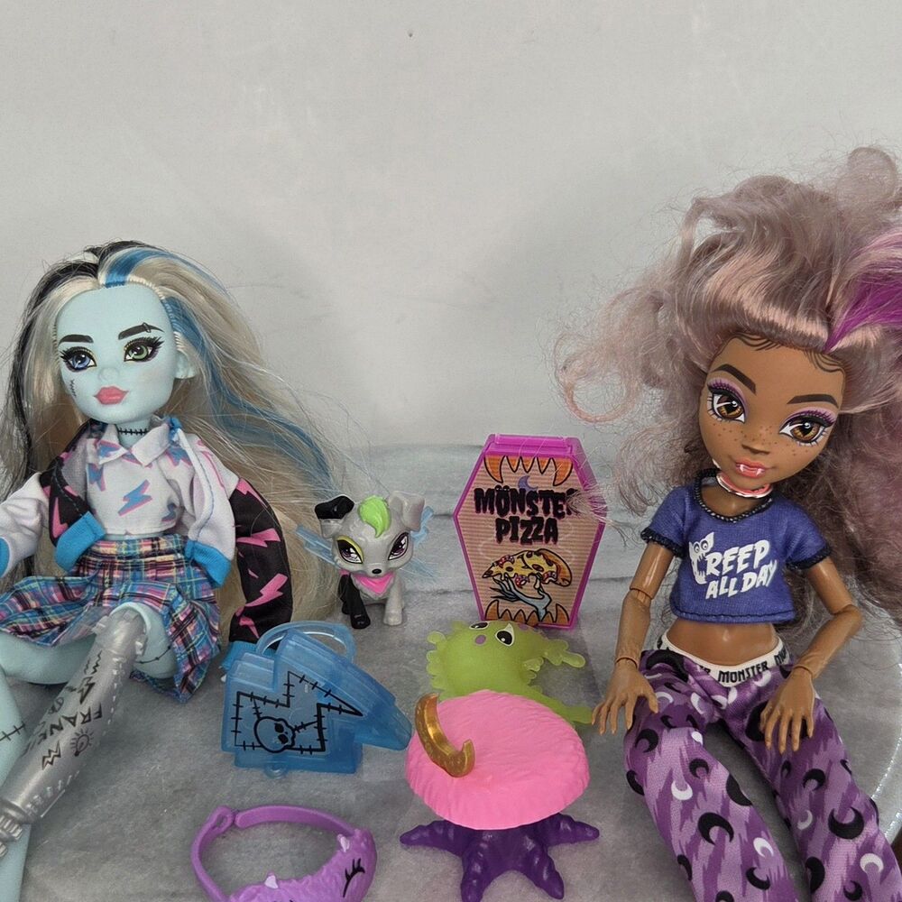 Monster High Dolls Frankie Stein G3 Clawdeen Wolf Werepuppy Pet Lot Pizza Coffin